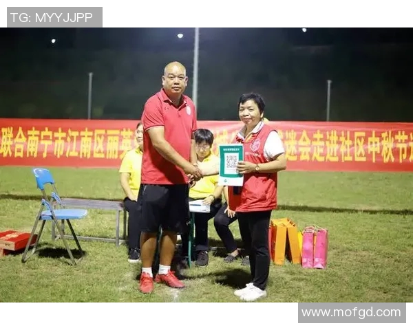 足球明星亲临医院探望病人传递温暖与希望的感人故事