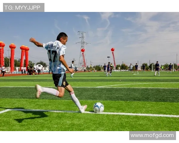 足球明星与孩子们的梦想之约共同追逐绿茵场上的未来希望